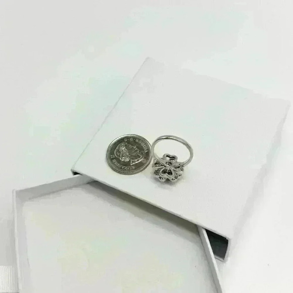 Gorgeous silver colored star sparkle rhinestone adjustable spinning top ring - Picture 5 of 6